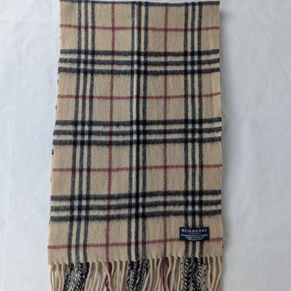 Burberry Scarf Beige – Unisex Check – Pre-Loved - 10 Cashmere 90 Merino wool - Picture 5 of 7